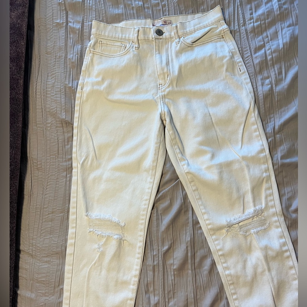 white mom jeans